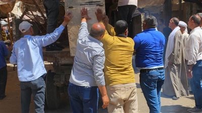 حملات مكثفة لإزالة الإشغالات والتعديات بشوارع مدينة القوصية بأسيوط