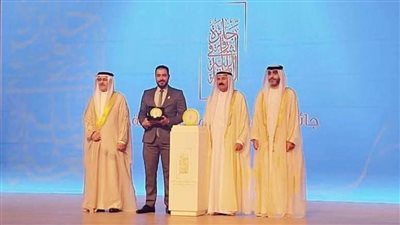 رئيس جامعة أسيوط يهنئ الدكتور الحسن قطب لفوزه بجائزة الشارقة في المالية العامة 