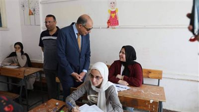 محافظ المنيا يتفقد لجان امتحانات الشهادة الإعدادية والدبلومات الفنية ويطمئن على سير الامتحانات.. صور 