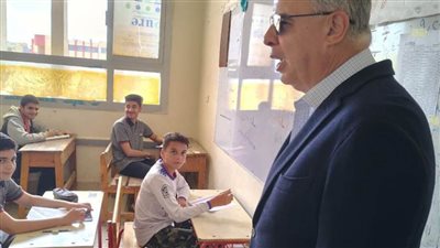 محافظ الإسكندرية يتفقد لجان امتحانات الشهادة الإعدادية ويوجه بتوفير بيئة آمنة ومهيأة للطلاب