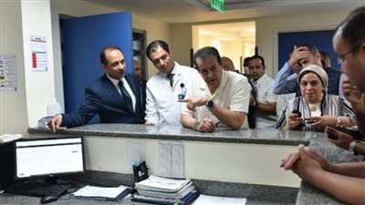  وزير الصحة يتفقد أحدث غرف العمليات بمستشفى العلمين النموذجي