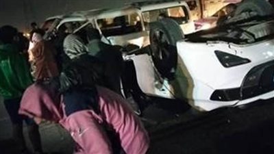 إصابة 13 شخصا في حادث تصادم سيارتين بأسوان ونقل المصابين إلى المستشفى 