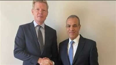 وزير الخارجية يلتقي المبعوث الأممي لليمن في عمان