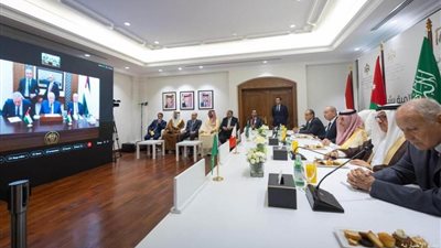 اللجنة الوزارية المكلّفة من القمة العربية الإسلامية المشتركة تعقد اجتماعًا مع الرئيس الفلسطيني