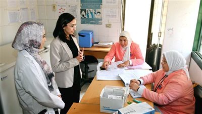 محافظ البحيرة تتفقد الوحدات الصحية بقرى ديبي وادفينا بمركز رشيد..صور 