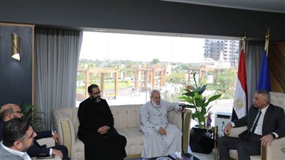 وفد الكنيسة الكاثوليكية يهنئ محافظ أسوان بمناسبة حلول عيد الأضحى