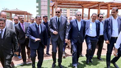 محافظ سوهاج يتفقد المدرسة المصرية اليابانية ويفتتح حديقة الزهور بجهينة