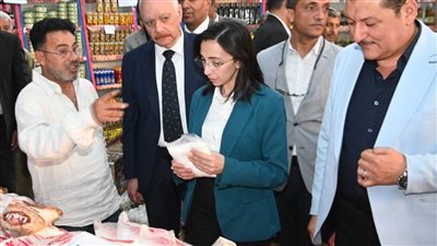 بأسعار تنافسية.. محافظ البحيرة تفتتح أول شادر لبيع اللحوم البلدية بأرض المعارض بدمنهور 