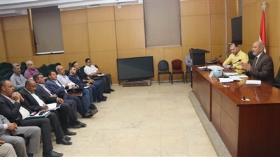 احتماع لجنة المنشآت الآيلة للسقوط لمناقشة قرارات الإزالة والترميم ببني سويف