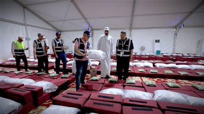 رئيس بعثة الحج يتفقد مخيمات حجاج القرعة في عرفات ومنى.. وبدء التصعيد غدا