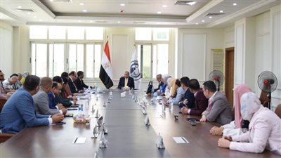 رئيس جامعة بني سويف يرأس لجنة تسيير أعمال الجامعة الأهلية