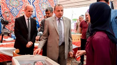  بمناسبة الأضحى.. رئيس جامعة بني سويف يفتتح معرض بيع اللحوم والمواد الغذائية