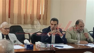 إجراء المقابلات مع المتقدمين للتجديد للوظائف الإشرافية بكفر الشيخ