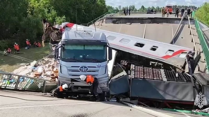 انهيار كوبري روسي