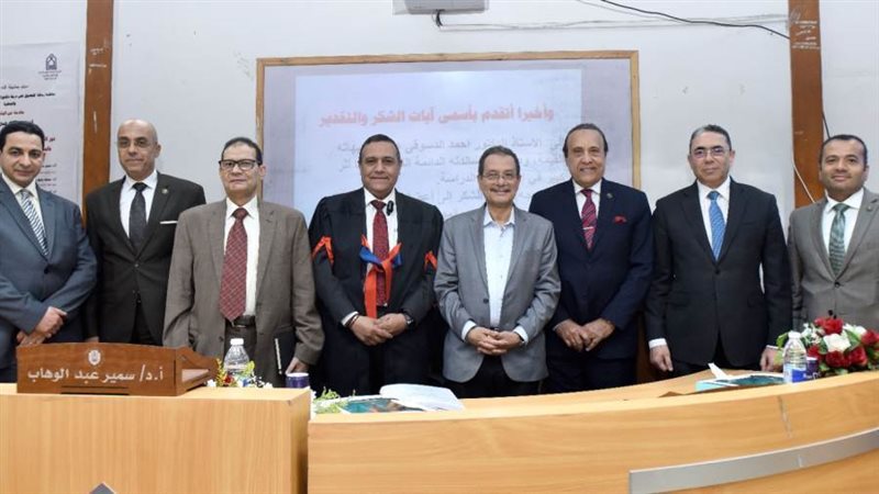 خلال منح أشرف حسن