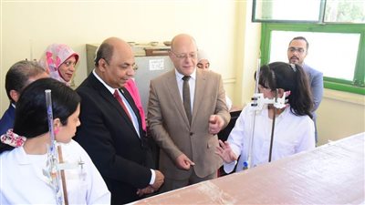 ٤٠ تجربة تطبيقية فى الكيمياء بالمعرض العلمي البحثي الأول لطلاب كلية علوم سوهاج