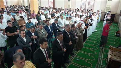 محافظ مطروح يؤدي صلاة عيد الأضحى المبارك بالمسجد الكبير 