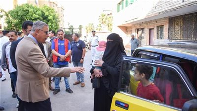 بحضور محافظ الإسكندرية.. مصر أكتوبر يسلم تاكسي جديد للسائق المتضرر من السيول