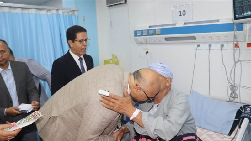 محافظ القليوبية يهنئ