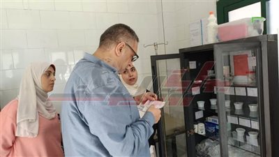 د محمد أبوالسعد يتفقد وحدة الورق الصحية