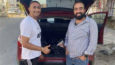  شباب مسيحيون يذبحون عجلًا ويوزعونه على الأسر الأولى بالرعاية في عيد الأضحى