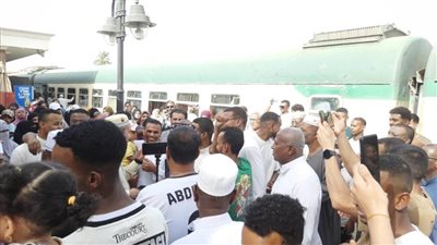 بالأغاني والدفوف الأهالي يستقبلون رحلة قطار العودة للجذور 