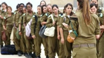 صحيفة أمريكية: إسرائيل تُنشر النساء في الخطوط الأمامية بسبب قلة الرجال