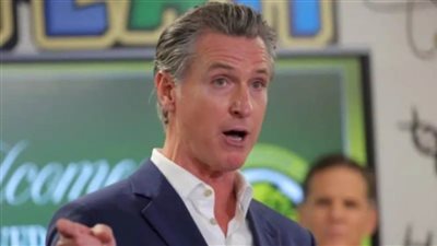 عاجل.. مسؤول بإدارة ترامب يهدد بإعتقال حاكم ولاية كاليفورنيا الأمريكية