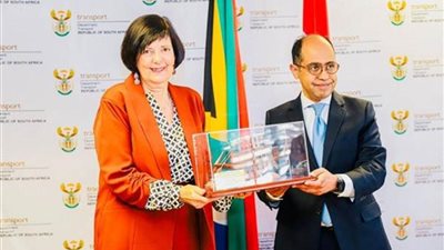 مصر تبحث مع جنوب أفريقيا سبل دعم التعاون بين البلدين في مجالات البنية التحتية والنقل