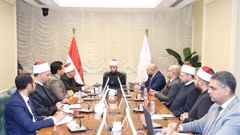 الوزير خلال الاجتماع