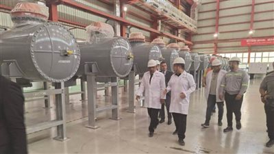 وزير الكهرباء يتفقد مصانع 