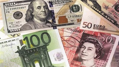 الجنيه الإسترليني يرتفع مقابل الدولار الأمريكي وينخفض مقابل اليورو