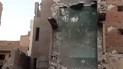 محافظ المنيا يوجه بسرعة التعامل مع انهيار جزئي لعقار بشارع الحسيني دون وقوع خسائر