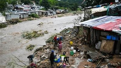 مصرع 49 شخصًا في الفيضانات بجنوب أفريقيا