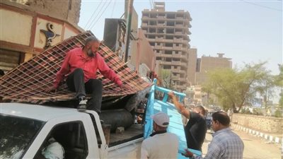 تنفيذ حملات لإزالة الإشغالات والتعديات على حرم الطريق بمدينة ديروط