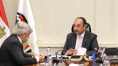 وزير قطاع الأعمال العام يبحث مع 