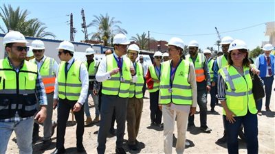 محافظ الفيوم ووفد الاتحاد الأوروبي يتفقدان مشروعات البنية التحتية 
