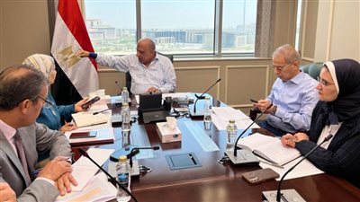     وزير الكهرباء يجتمع برؤساء الشركات ويوجه برفع درجة الاستعداد لتأمين الشبكة الموحدة وضمان استقرار التغذية الكهربائية 