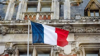 فرنسا توصي مواطنيها بتجنب السفر إلى إيران وإلى إسرائيل