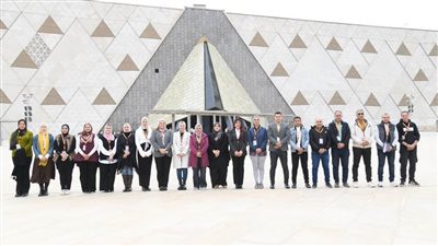 برنامج تدريبي عن مبادئ وأساسيات الإتيكيت المهني للعاملين بالمتحف المصري الكبير