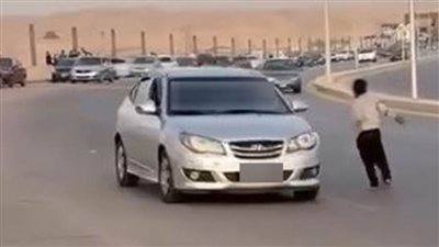 كشف ملابسات تداول مقطع فيديو  تضمن قيام طفل باللهو بمنتصف أحد المحاور بمنطقة المقطم بالقاهرة