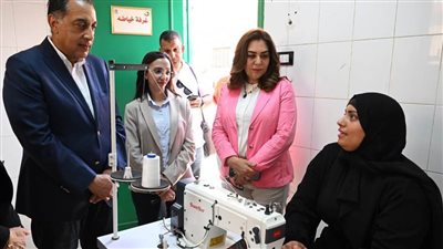 رئيس الوزراء يتفقد 