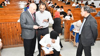 في جولة ميدانية بكلية العلوم.. رئيس جامعة قناة السويس: نعمل على دعم بيئة امتحانية متكاملة تُعزز من جودة الأداء الأكاديمي