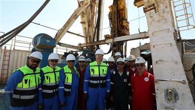 وزير البترول يتفقد شركة بتروشهد بالصحراء الغربية
