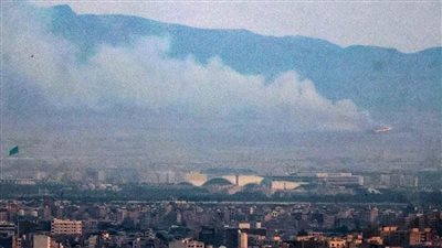 إيران تفعل دفاعاتها في بندر عباس وبزشكيان يتوعد برد أقوى