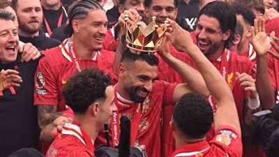 عام سعيد يا صلاح.. الملك المصري يُضيء عامه الـ33 بالمجد والإلهام