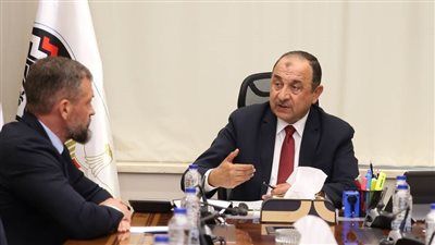 وزير قطاع الأعمال يبحث مع 