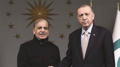 رئيس الوزراء الباكستاني يجري اتصالًا هاتفيًّا بالرئيس التركي