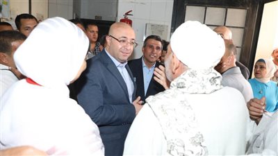 جولة محافظ بني سويف بقرية كوم أبو خلاد لمتابعة مستوى الخدمات المقدمة