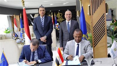 محافظ أسوان: توقيع بروتوكول مع البنك الزراعي المصري لاستكمال مشروع إحلال وتجديد سيارات النقل الجماعي